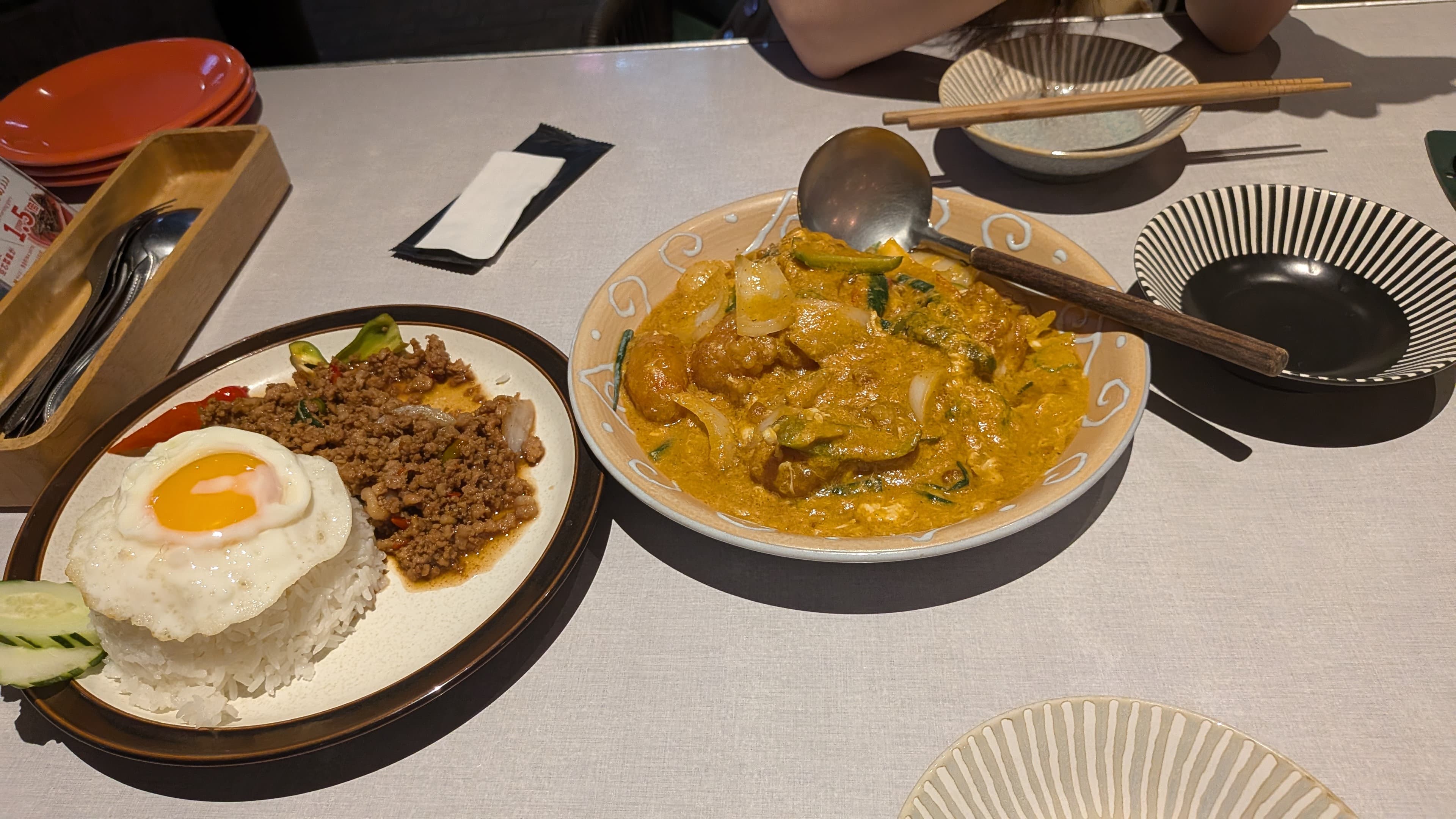 食卓の料理